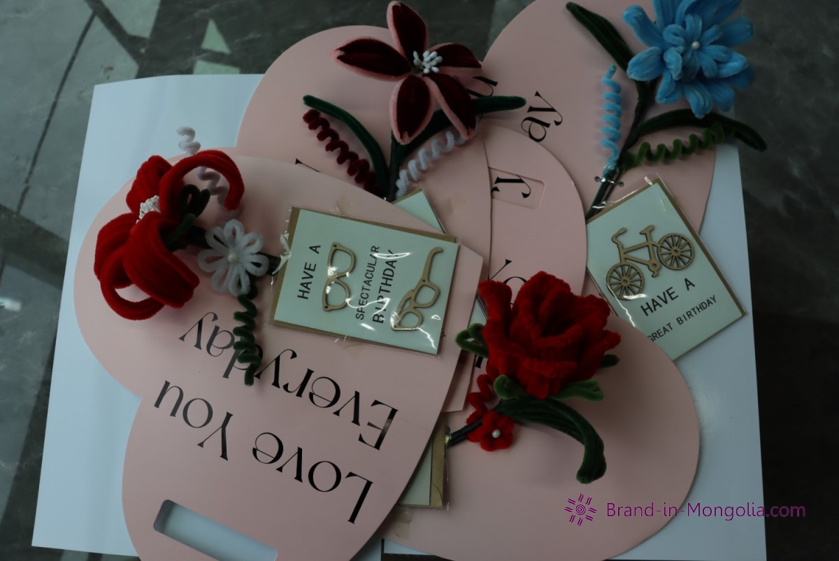 Мэндчилгээтэй цэцэг